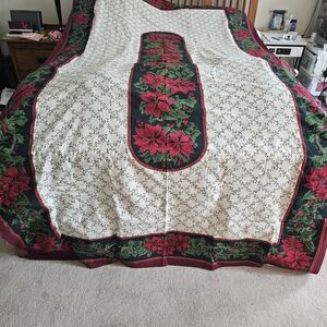 Large Christmas Poinsettia tablecloth & 8 napkins